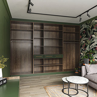 Открытый шкаф Романа